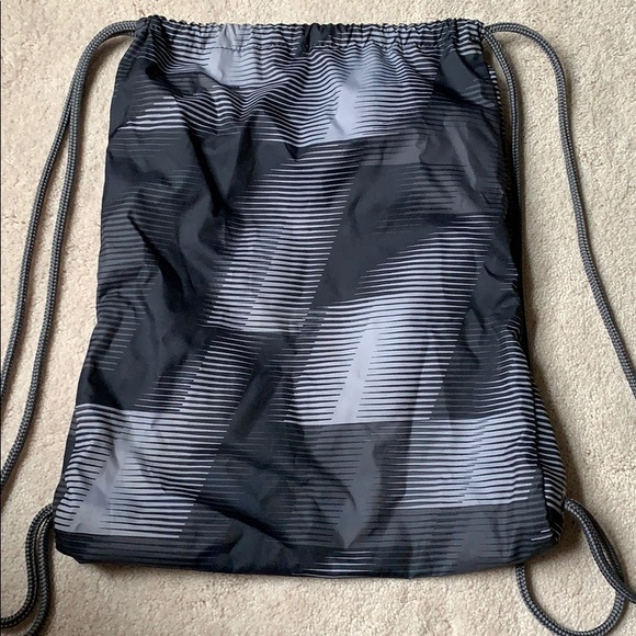 Nike Drawstring Bag - Picture 2 of 3